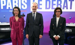 Les candidats à la mairie de Paris avant le débat le 18 mars 2026 sur BFMTV. De gauche à droite : Sophia Chikirou, Emmanuel Gregoire et Rachida Dati