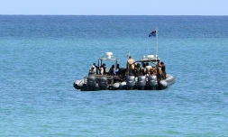 Des migrants secourus par des gardes-côtes libyens, le 23 mai 2017 au large de Tajoura, à l'est de Tripoli