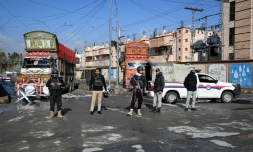 Les forces de sécurité pakistanaises bouclent le 1er février 2026 un quartier à Quetta, la capitale de la province du Baloutchistan, au lendemain d'assauts coordonnés très meurtriers de séparatistes