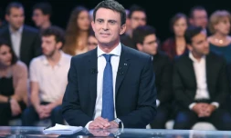 Le Premier ministre Manuel Valls sur le plateau de France 2 lors de l'émission "Des Paroles et des Actes", le 24 septembre 2015 