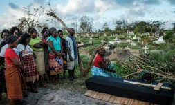 Funérailles à Beira au Mozambique le 20 mars 2019 après le passage du cyclone Idai
