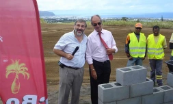 Jeudi 22 octobre 2009
Eric Wuillai, pdg de CBo Territoria et Jean-Louis Lagourge posent la première pierre de Beauséjour, futur nouveau quartier de Sainte-Marie