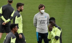 Le coach portugais de Marseille Andre Villas Boas supervise l'entraßnement de l'OM, le 20 octobre 2020 au Pirée