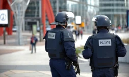Des policiers patrouillent à La Défense, le 16 novembre 2015
