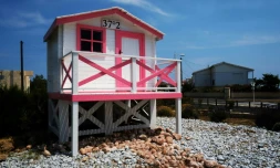 Les chalets de plage de Gruissan, près de Narbonne, attirent les curieux, plus de 30 ans après le tournage du film avec Jean-Hugues Anglade et Béatrice Dalle