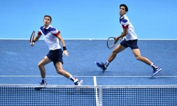 La paire française Nicolas Mahut (d) et Pierre-Hugues Herbert, le 14 novembre 2017 au Masters de Londres