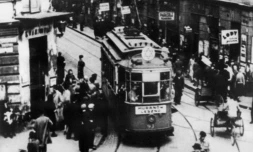 Un tramway dans le ghetto de Varsovie, dans les années 40