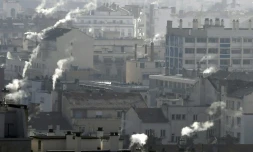 De la fumée s'échappe d'appartements à Lyon le 22 janvier 2017