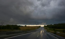 Les Pyrénées-Atlantiques, les Hautes-Pyrénées, la Dordogne, la Creuse, la Corrèze et la Haute-Vienne ont été placées en vigilance orange pluie-inondation vendredi à partir de 19H00, a indiqué Météo-France