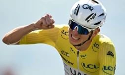 Tadej Pogacar encore vainqueur à l'arrivée de la 13e étape du Tour de France, un contre-la-montre en montée, le 18 juillet 2025 à l'altiport de Peyragudes