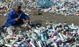 Un chiffonnier près de Rabat le 5 octobre 2015