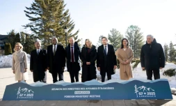 Photo de groupe des ministres des affaires étrangères des pays du G7, le 13 mars 2025 à La Malbaie, au Québec