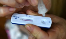 La vente d'autotests pour dépister le Covid-19 est désormais autorisée hors pharmacies, dans la grande distribution, "à titre exceptionnel et jusqu'au 31 janvier 2022"