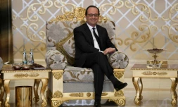 François Hollande lors de son entrevue avec la ministre des Emirats arabes unis, Noura al-Kaabi, après son arrivée à Abou Dhabi, le 2 décembre 2016