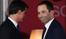 Manuel Valls et Benoît Hamon au siège du PS le 29 janvier 2017 à Paris