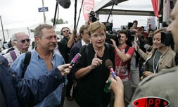 Marie Georges Buffet, secrétaire nationale du parti communiste français, et José Bové, confédération paysanne (Photo archives)