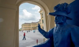 Une statue de l'empereur François-Joseph I au palais de Schoenbrunn le 4 juin 2016 à Vienne