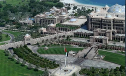 Vue aérienne du complexe hôtelier Emirates Palace, à Abu Dhabi, le 29 mai 2020, où se déroule les négociations de la COP28