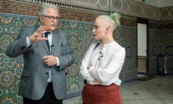 Mila visite la Grande Mosquée de Paris avec son recteur Chems-Eddine Hafiz, à Paris le 8 juillet 2021