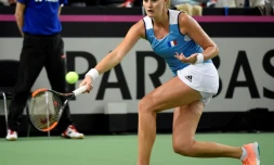 Kristina Mladenovic face à la Suissesse Timea Bacsinszky au 1er tour de la Fed Cup, le 12 février 2017 à Genève