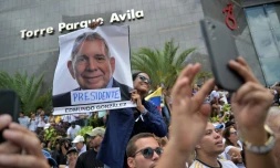 Des opposants au président vénézuélien Nicolas Maduro assistent à un rassemblement organisé par le candidat Edmundo Gonzalez Urrutia et la dirigeante Maria Corina Machado, le 30 juillet 2024 à Caracas.