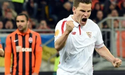 Le Français Kevin Gameiro, auteur du but de l'égalisation sur penalty pour le FC Séville face au Shakhtar Donetsk en demi-finale aller de l'Europa League, le 28 avril à Lviv 