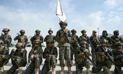 Des talibans de l'unité Badri à l'aéroport de Kaboul après le départ d'Afghanistan des derniers soldats américains, le 31 août 2021