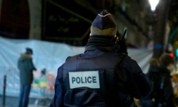 Un policier devant la salle de spectacle du Bataclan, le 25 novembre 2015 à Paris