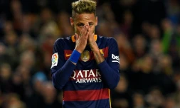 L'attaquant brésilien de Barcelone Neymar aprÚs avoir manqué un penalty face à Valence en demi-finale aller de Coupe du Roi, le 3 février 2016 au Camp Nou