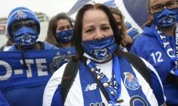 Des supporteurs de Porto au abords du stade de Famalicao, le 3 juin 2020