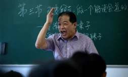 Xiu Weiliang, fondateur de l'art de la communcation, enseigne dans son école à Harbin (nord-est de la Chine), le 5 juillet 2015