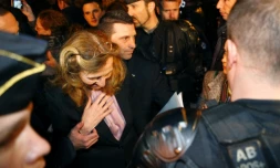 La ministre de la Justice Nicole Belloubet escortée à sa sortie d'une visite à la prison de Borgo en Corse, le 19 janvier 2018 