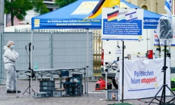 Un expert légiste de la police travaille sur place alors que plusieurs personnes ont été blessées lors d'une attaque au couteau le 31 mai 2024 à Mannheim, dans l'ouest de l'Allemagne