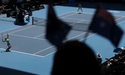 Des spectateurs assistent à un quart de finale du tableau féminin de l'Open d'Australie, le 28 janvier 2020 à Melbourne