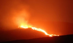 Jeudi 5 Novembre 2009

Eruption dans les pentes du Dolomieu