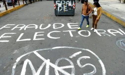 Une inscription sur le route "Fraude électorale", dans les rues de La Paz en Bolivie, le 25 octobre 2019