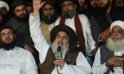Khadim Hussain Rizvi, chef du parti Tehreek-e-Labaik Pakistan (TLP) s'adresse aux médias le 2 novembre 2018 à Lahore