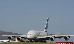 Mercredi 11 novembre 2009 - L'Airbus A380 atterrit pour la première fois à La Réunion