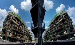 Une vue générale d'un immeuble résidentiel à Seestadt en Austriche, pensé par et pour les femmes, le 8 juin 2021