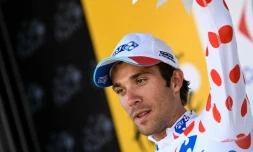 Le Français Thibaut Pinot (FDJ) revĂȘtu du maillot Ă pois du meilleur grimpeur sur le podium de la 11e Ă©tape du Tour de France, le 13 juillet 2016 Ă Montpellier
