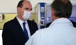 Le Premier ministre Jean Castex visite le laboratoire des Hospices Civils de Lyon, à l'hÎpital de la Croix-Rousse, le 3 décembre 2021 à Lyon