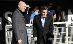 Le président de la Fédération française de rugby (FFR) Bernard Laporte et Mohed Altrad, propriétaire de Montpellier et sponsor des Bleus, avant un match de Top 14 le 19 février 2017 à Montpellier