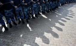 La Garde nationale russe bloque une manifestation non autorisée de l'opposition à Moscou, le 3 août 2019