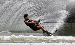 Canalsat ski pro sur l'Étang-Saint-Paul (Photo D.R.)