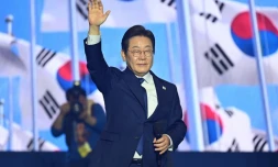 Lee Jae-myung, officiellement désigné comme candidat du Parti démocrate, principal parti d'opposition, à l'élection présidentielle du 3 juin, lors du congrès du parti à Goyang, le 27 avril 2025 en Corée du Sud