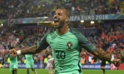 L'attaquant Ricardo Quaresma inscrit de la tête le but de la victoire du Portugal face à la Croatie à l'Euro au stade Bollaert, le 25 juin 2016 