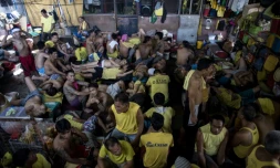 Des détenus dans la prison de Quezon City à Manille le 11 juillet 2017