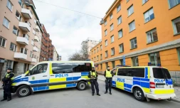 Des policiers suédois bloquent la rue menant au tribunal de Stockholm où Rakhmat Akilov, le principal suspect des attentats, est entendu le 11 avril 2017