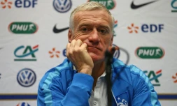 Le sélectionneur de l'équipe de France Didier Deschamps en conférence de presse, le 16 novembre 2015 à Wembley