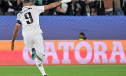 L'attaquant français du Real Madrid Karim Benzema après avoir marqué le second but de Madrid contre Francfort lors de la Supercoupe de l'UEFA le 10 aôut 2022 à Helsinki en Finlande 